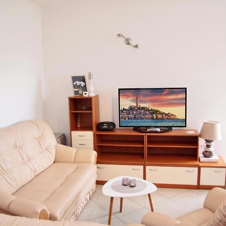 Apartment Matika, Terrace Apartment 10 Minutes Walk From Center Rovinj Exterior photo