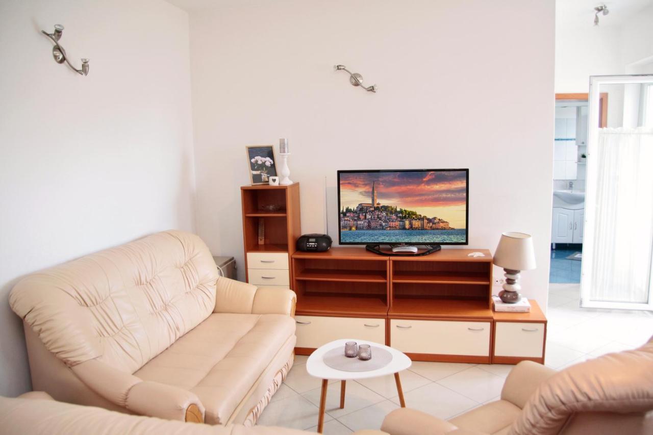Apartment Matika, Terrace Apartment 10 Minutes Walk From Center Rovinj Exterior photo